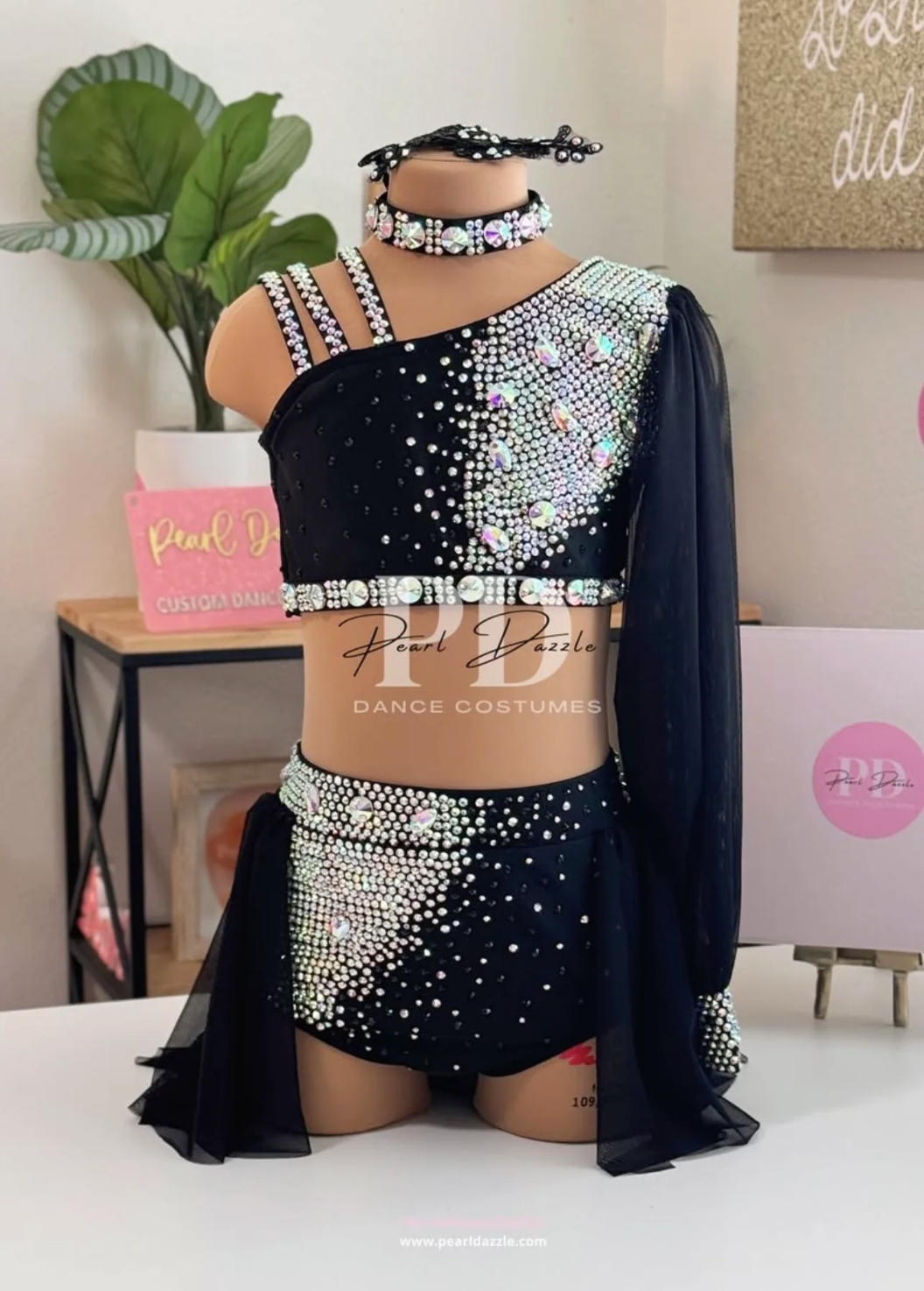 #2244 Booking – 10.23 Delivery Angel White Lyrical Costume